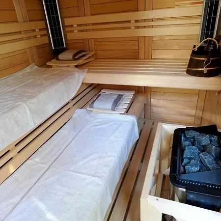 Bed and Breakfast Symphonia